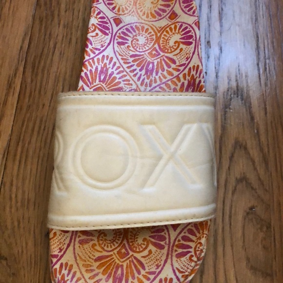 Roxy Slides - Picture 3 of 6